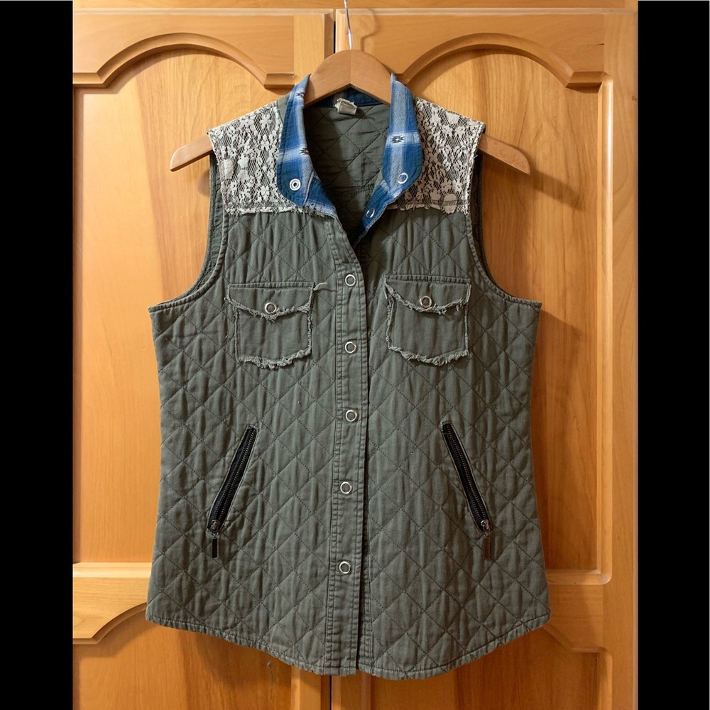 Gimmicks by BKE Vest